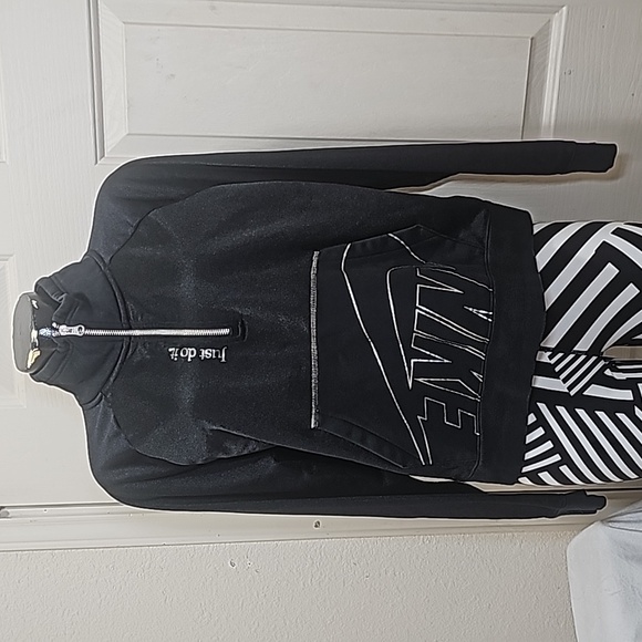 Nike Women Fleece 1/4 Zip up Sweater - Picture 3 of 9